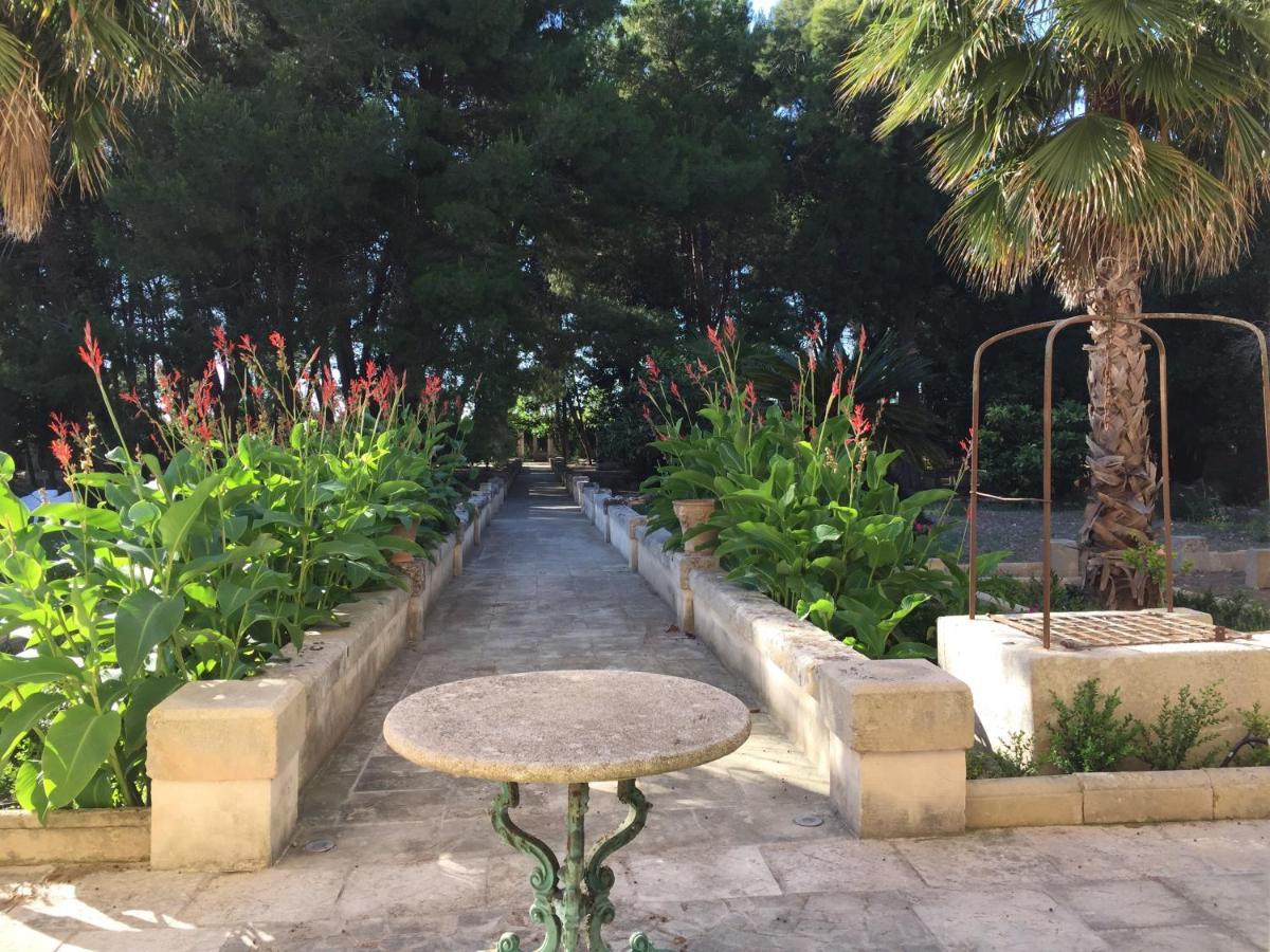 Palazzo De Carlo E Il Parco Dei 7 Pozzi Bed & Breakfast Lecce Ngoại thất bức ảnh