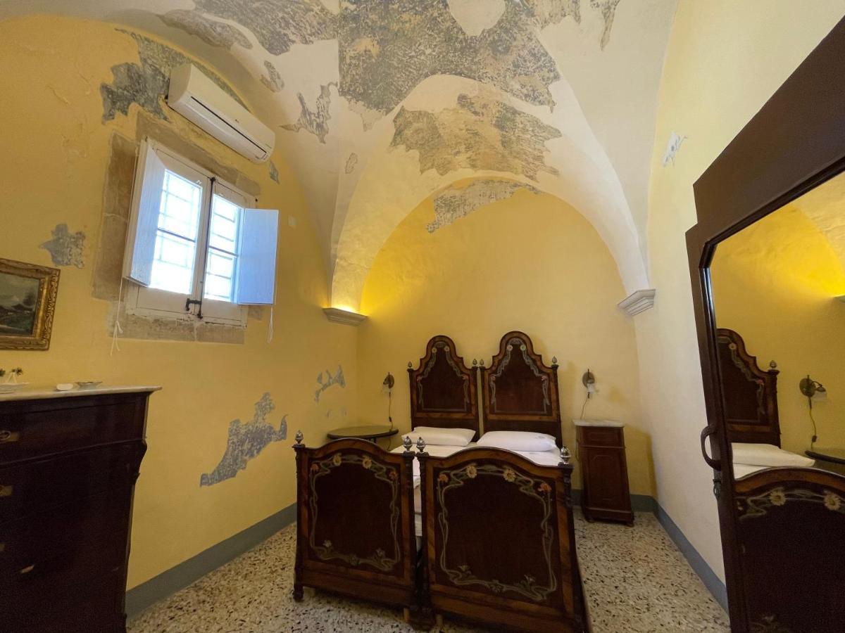 Palazzo De Carlo E Il Parco Dei 7 Pozzi Bed & Breakfast Lecce Ngoại thất bức ảnh