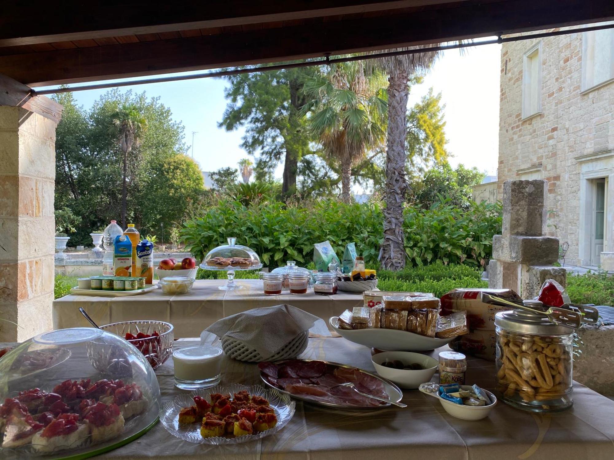 Palazzo De Carlo E Il Parco Dei 7 Pozzi Bed & Breakfast Lecce Ngoại thất bức ảnh