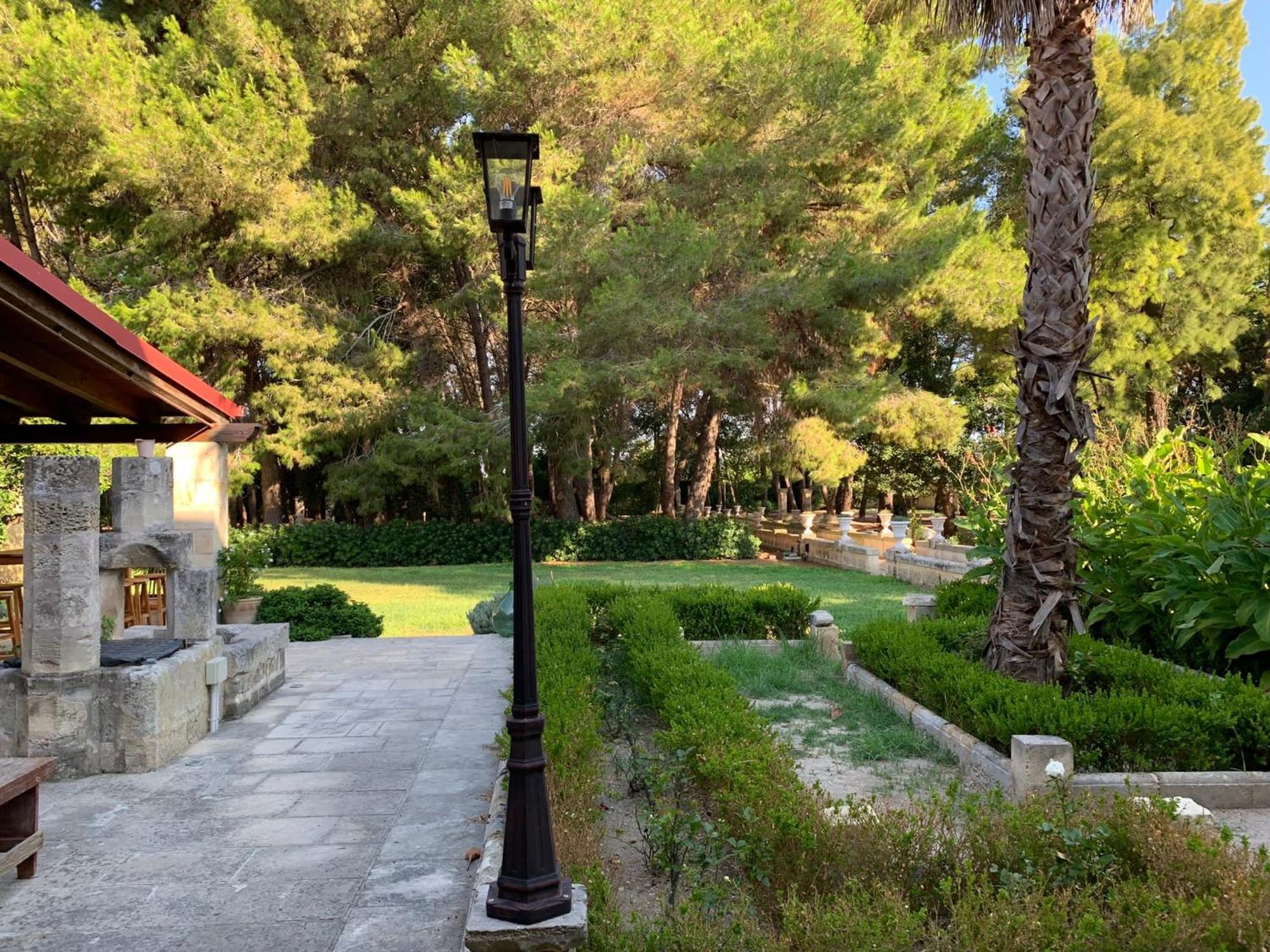 Palazzo De Carlo E Il Parco Dei 7 Pozzi Bed & Breakfast Lecce Ngoại thất bức ảnh