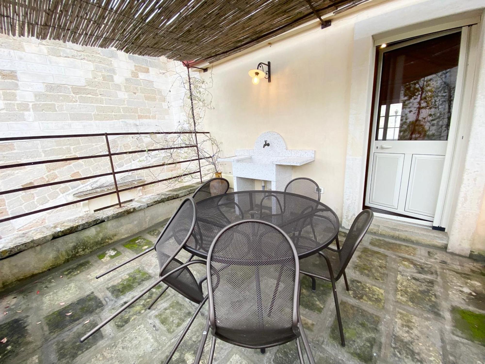 Palazzo De Carlo E Il Parco Dei 7 Pozzi Bed & Breakfast Lecce Ngoại thất bức ảnh