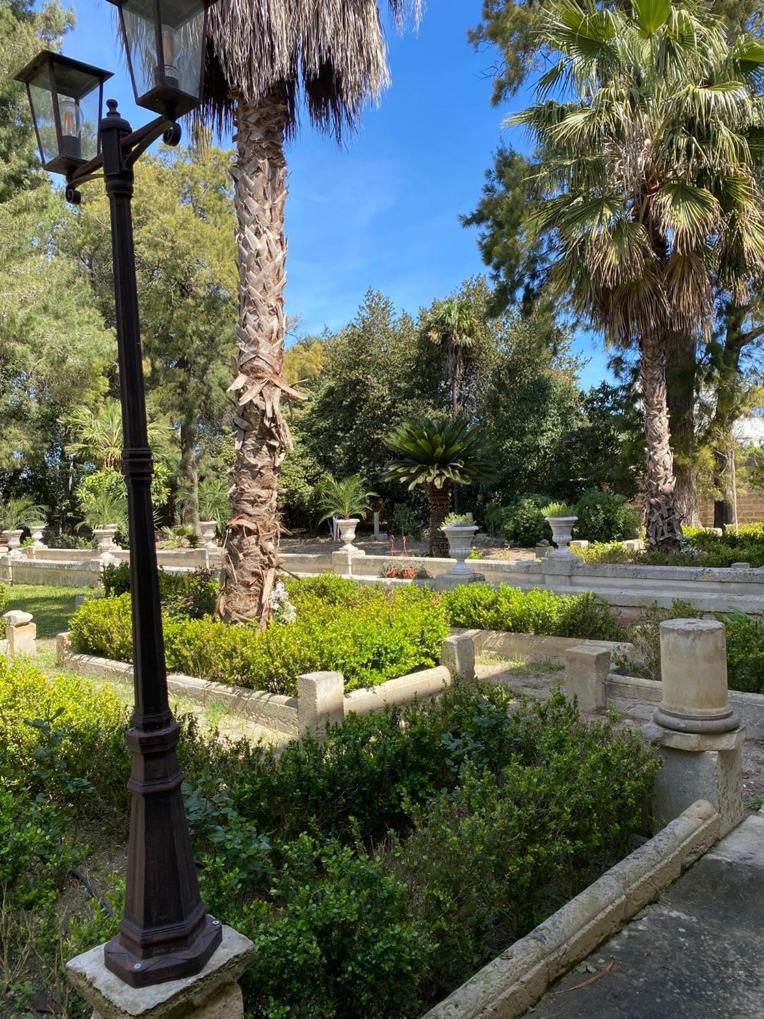 Palazzo De Carlo E Il Parco Dei 7 Pozzi Bed & Breakfast Lecce Ngoại thất bức ảnh