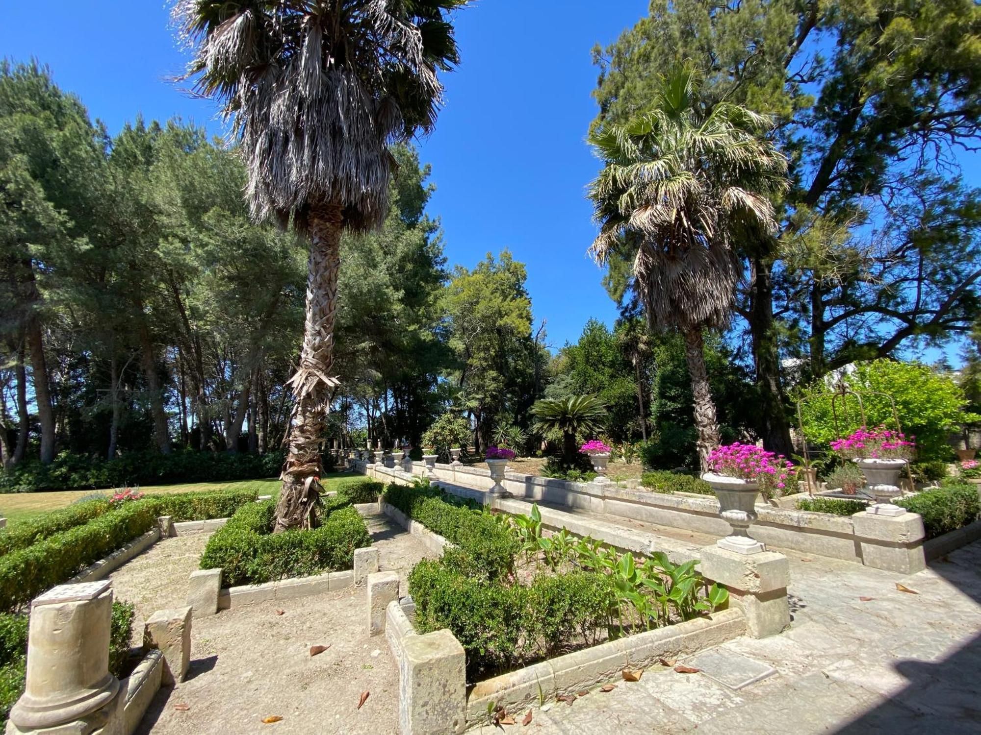 Palazzo De Carlo E Il Parco Dei 7 Pozzi Bed & Breakfast Lecce Ngoại thất bức ảnh